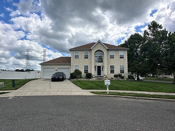 3rd image of 109 Harmony Circle Rd