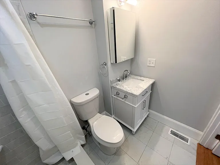 372 Oxford St #4 — Photo 16