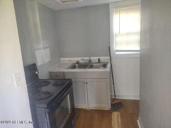5th image of 1551 W 33RD Street