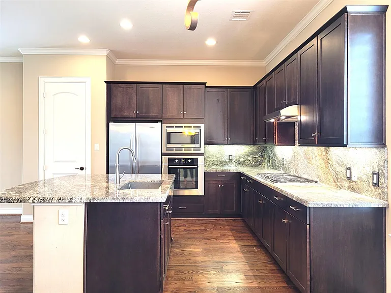 1508 Fowler St — Photo 16