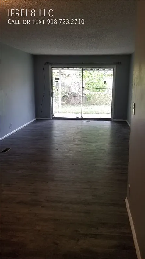 2 bedroom 1 bath first level side by side duplex with single car garage — Photo 3