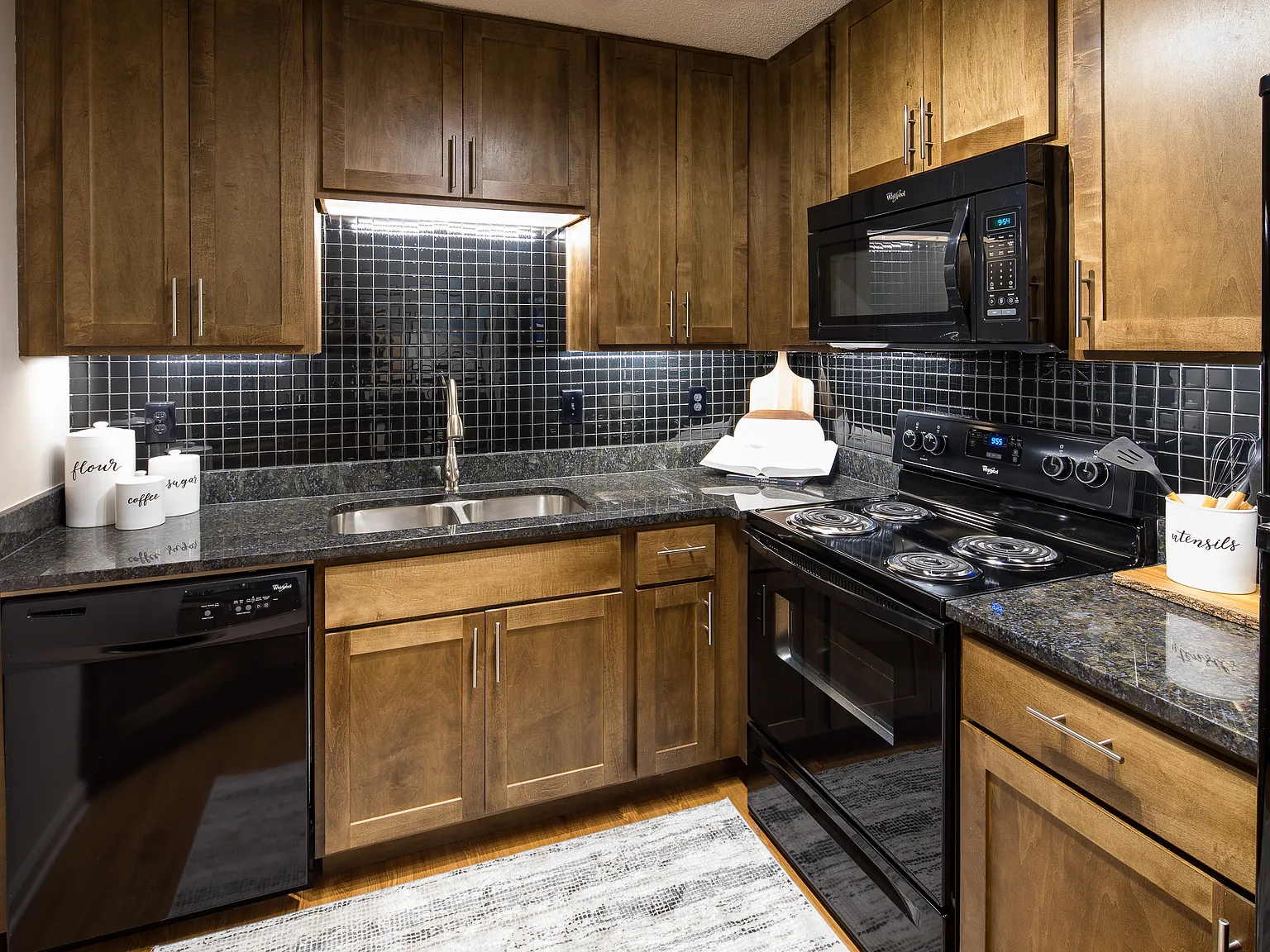 Cortland 3131 — Photo 2