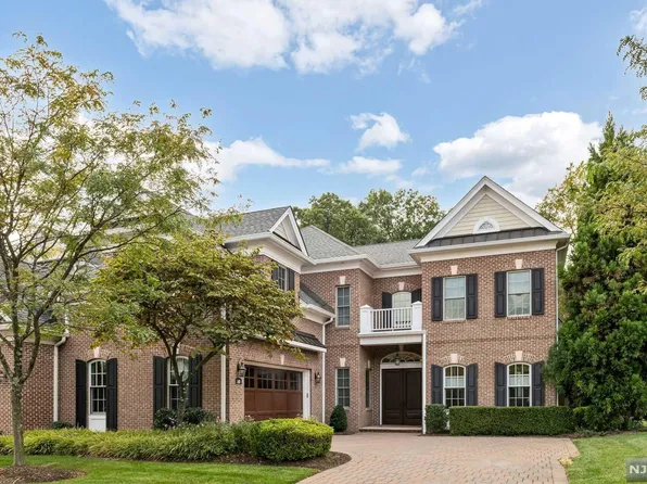 140 Cortland Dr, Saddle River, NJ 07458