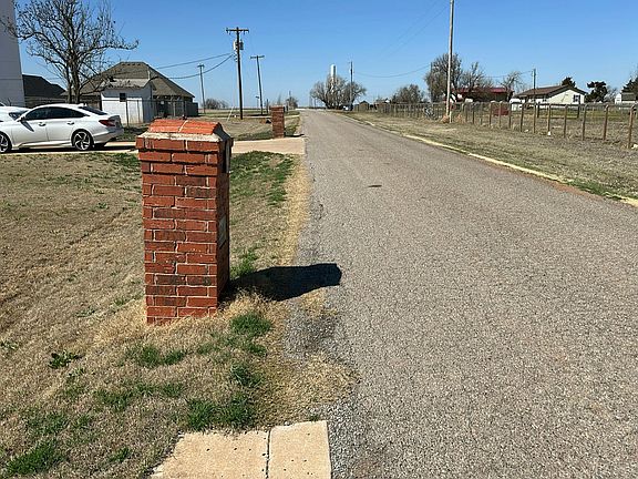 5th image of 224 W Comanche Ave