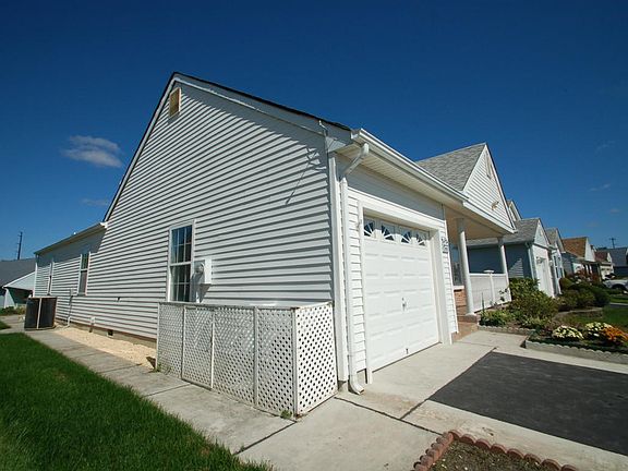 4th image of 56 Portsmouth Dr
