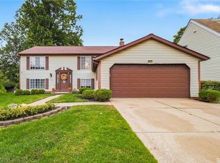 5487 Oak Ridge Dr, Willoughby, OH 44094