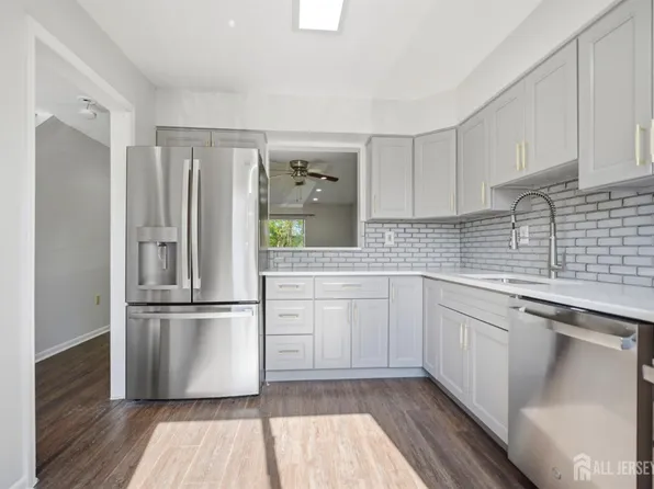 191 Hampshire Dr, Plainsboro, NJ 08536