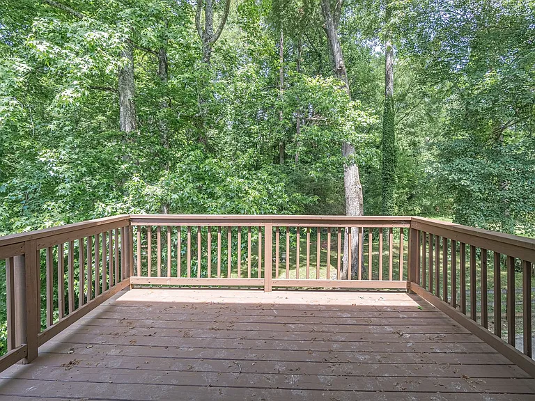2402 Betsy Ct SW — Photo 37