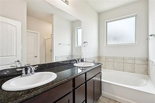 100 E Lake Ct — Photo 6