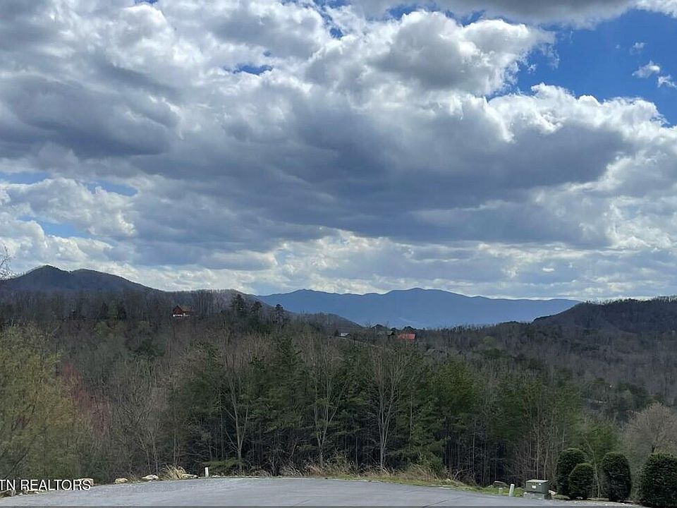 2nd image of 24 E Covered Wagon Rd