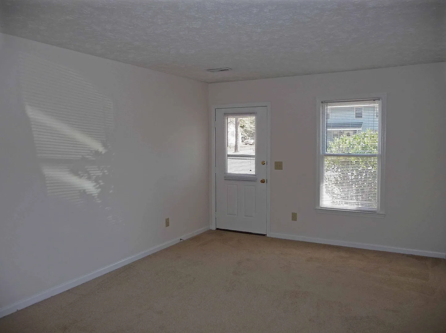 407 Lennon Drive — Photo 3