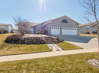 409 S Creek Dr, Elkhorn, WI 53121