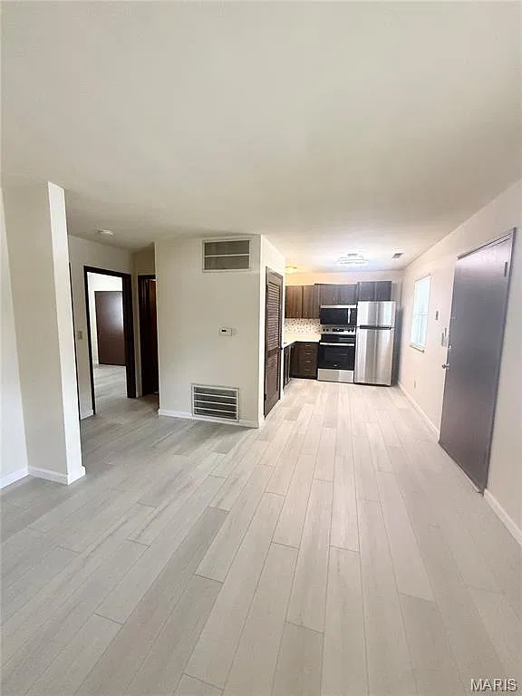 2 bed, 1.0 bath, 700 sqft, $895 — Photo 3