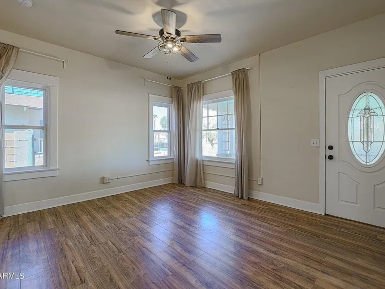1005 E Moreland St — Photo 4