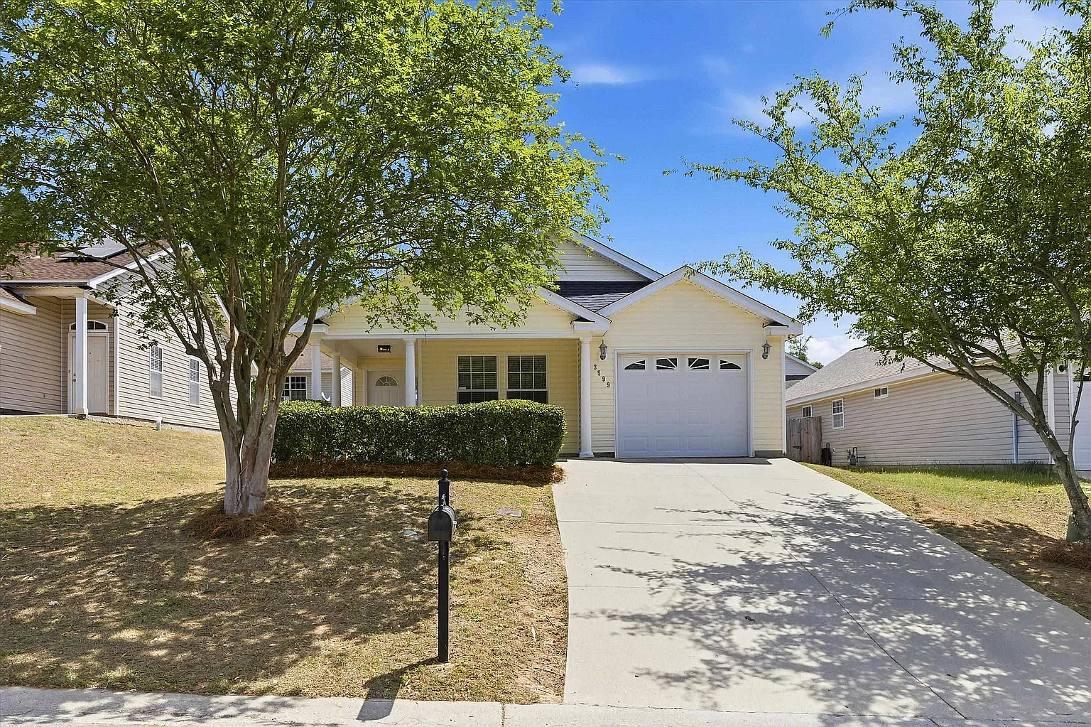 3 bed, 1381 sqft, $2,000 — Photo 1