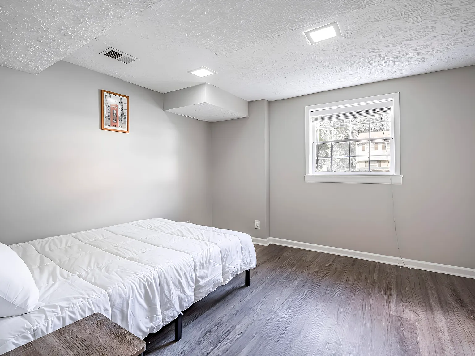 4 bed, 2.0 bath, 2000 sqft, $702 — Photo 1