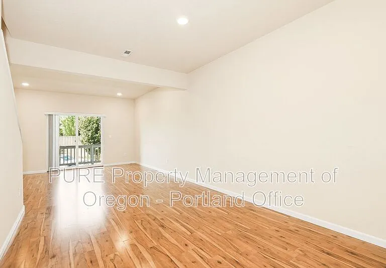 6714 NW 158th Ave — Photo 5