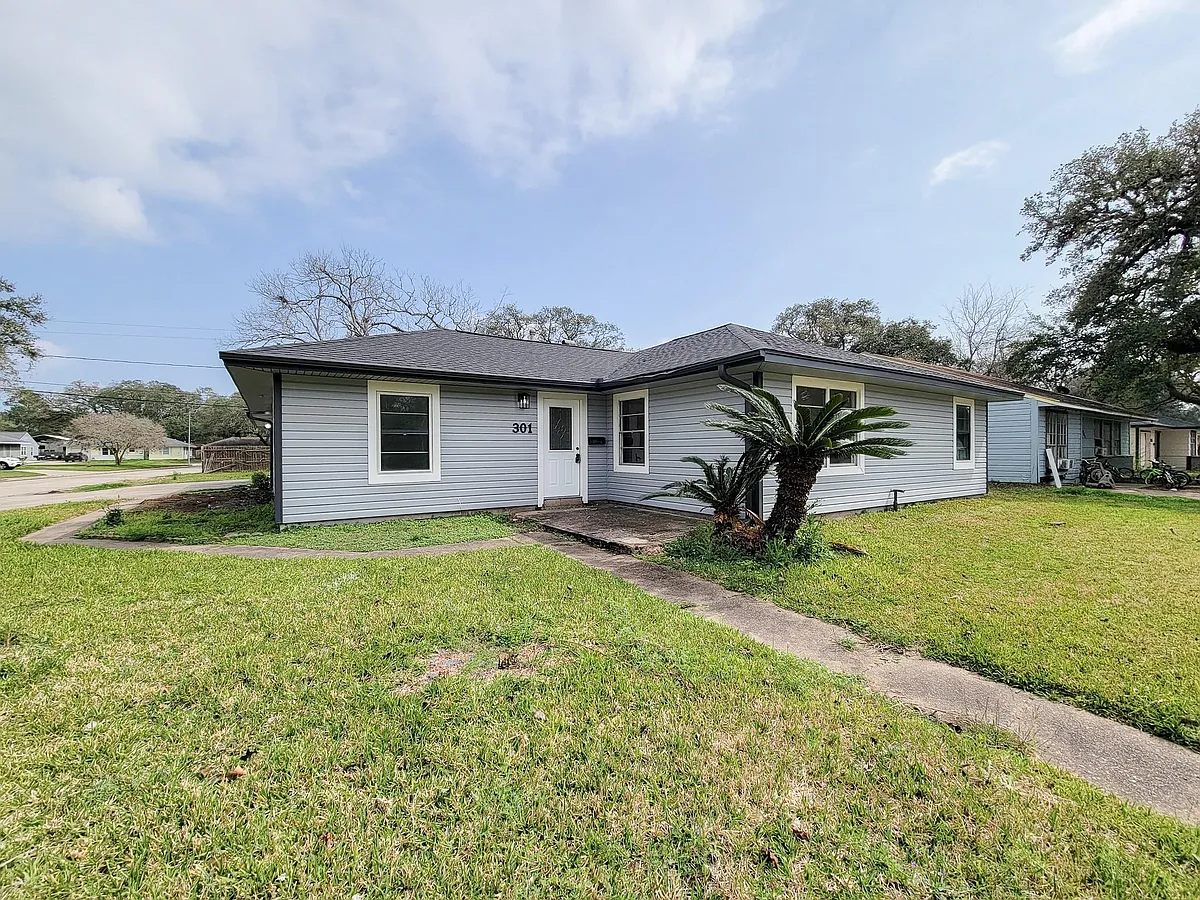 Building Photo - 301 Cypress St