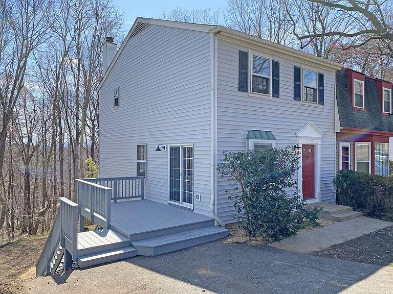 2452 Whitney Ct — Photo 2