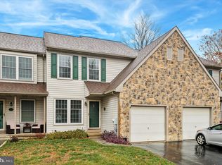 8 Winterset Ct, West Grove, PA 19390