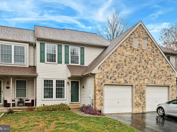 8 Winterset Ct, West Grove, PA 19390
