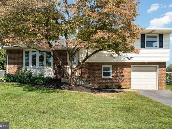 111 Winston Dr, Mechanicsburg, PA 17055