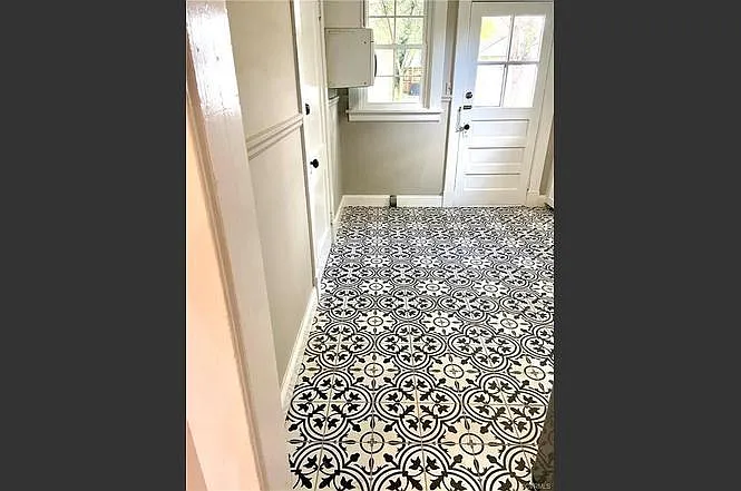 2504 Maplewood Rd — Photo 4