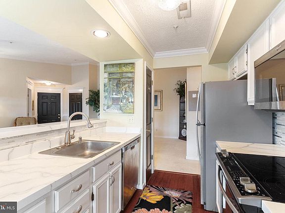 2nd image of 200 Burkwood Ct #200-3B