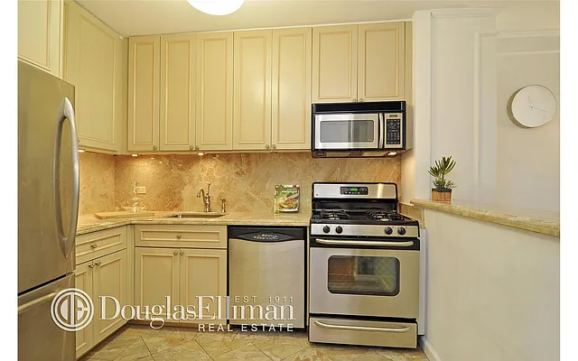 Rented by Douglas Elliman | media 14