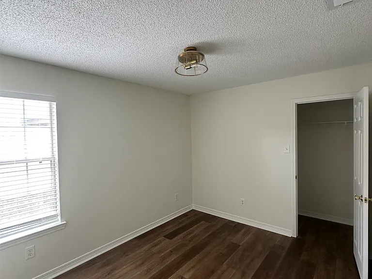 405 Belle Chase Ct S — Photo 8