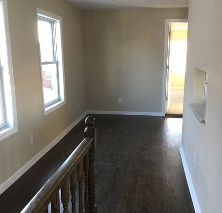 4th image of 119 No 8 Ave