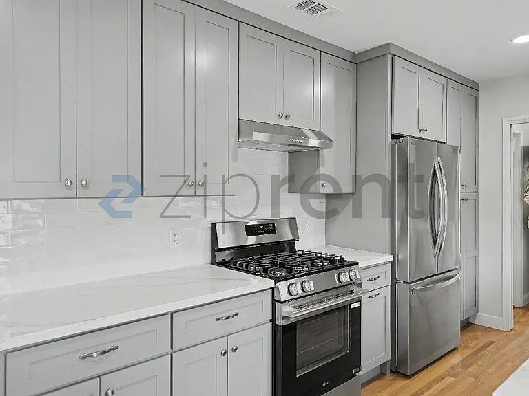 7343 Cloverlawn Dr — Photo 11