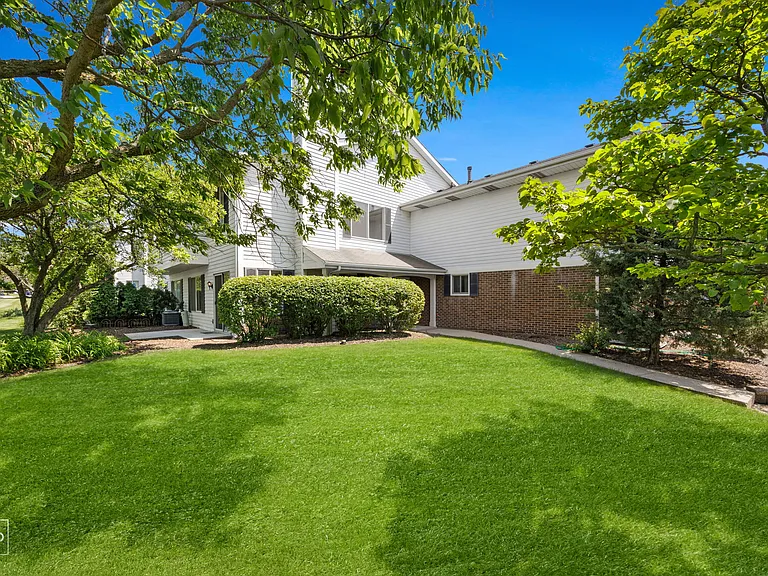 7922 Knottingham Cir #B — Photo 17
