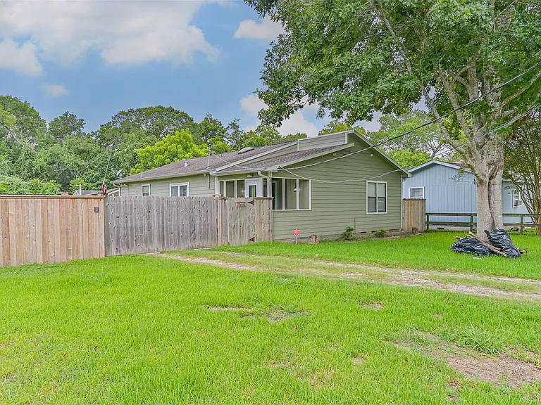 5220 Krueger Dr — Photo 4