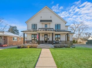 678 S Fairview Ave, Elmhurst, IL 60126