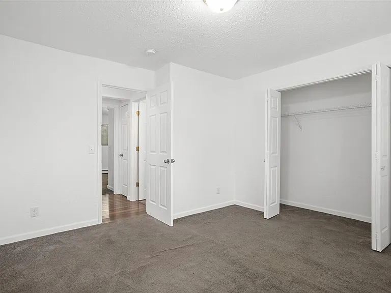 225 19th St SE — Photo 11