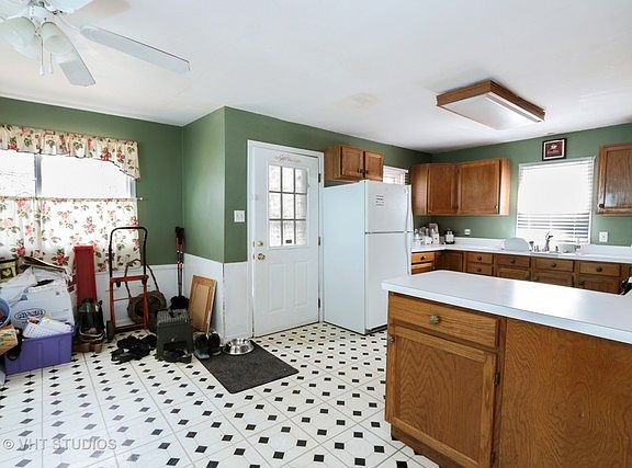 3rd image of 1610 Brentwood Dr