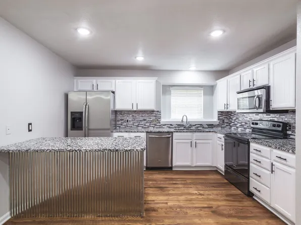 1479 Legends Cir, Lawrence, KS 66049