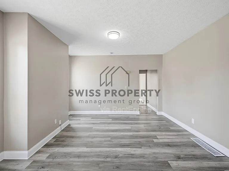 391 Saint Clair Ave — Photo 8