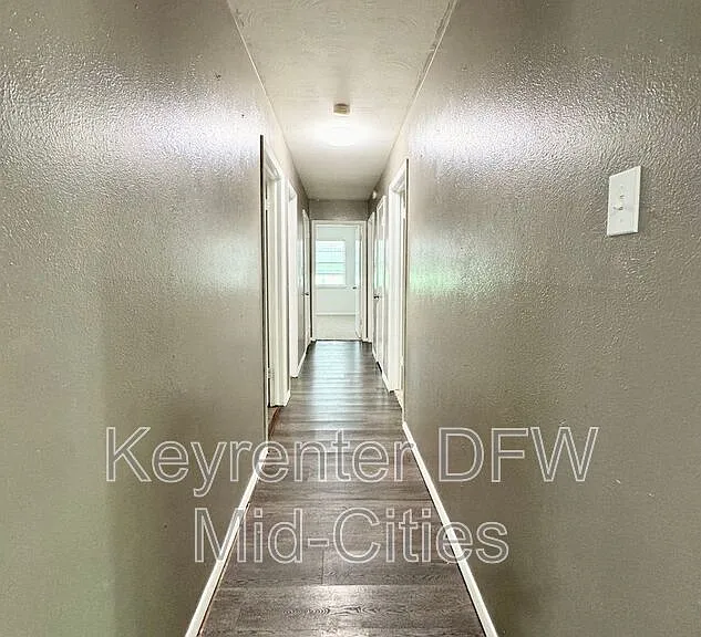 313 Robinhood Dr — Photo 9