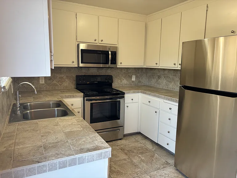 125 Amberidge Dr — Photo 2