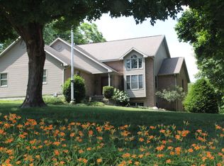 207 W Jefferson St, Petersburg, IL 62675