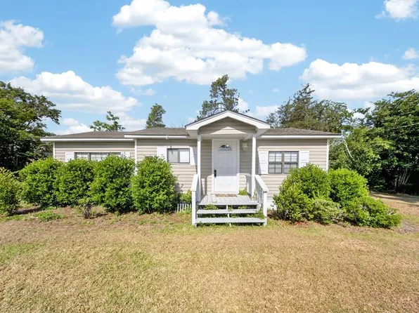 610 S College St, Hahira, GA 31632
