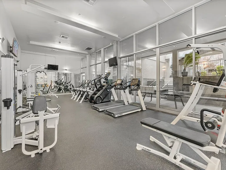 Edison Long Beach — Photo 21