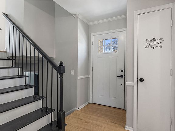 5th image of 519 Longview Ter