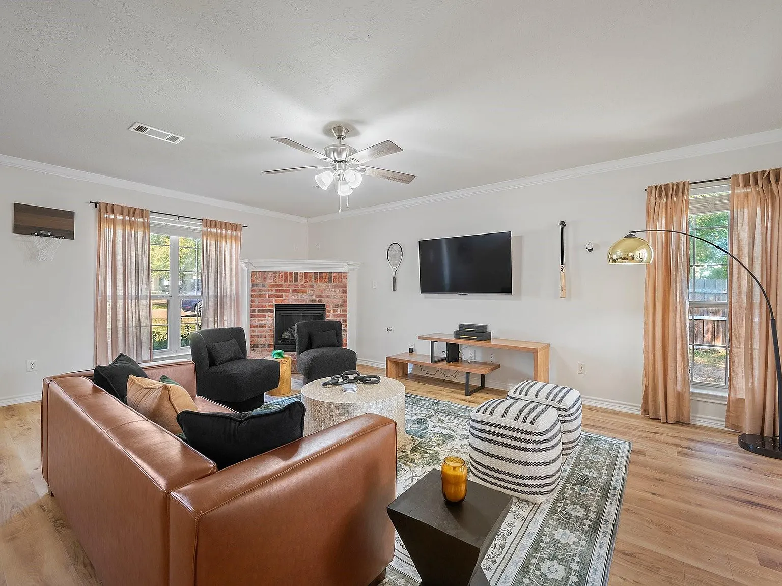 5 bed, 3.0 bath, $2,500 — Photo 3