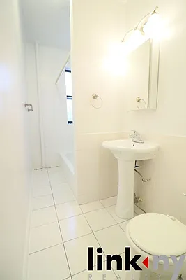 Rented by Link NY Realty | media 21