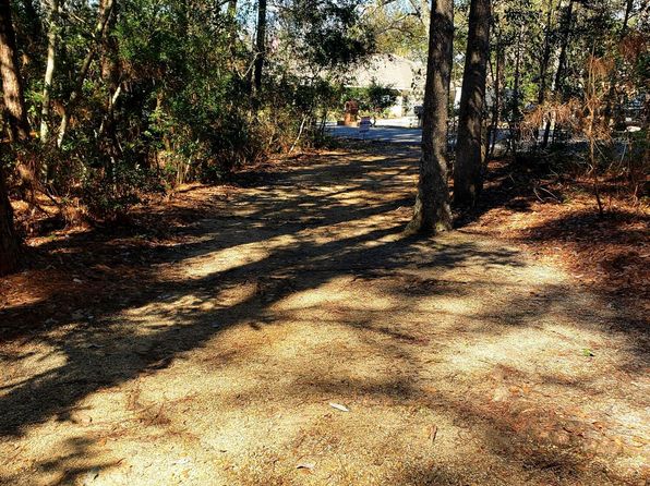 13905 Puerto Dr, Ocean Springs, MS 39564