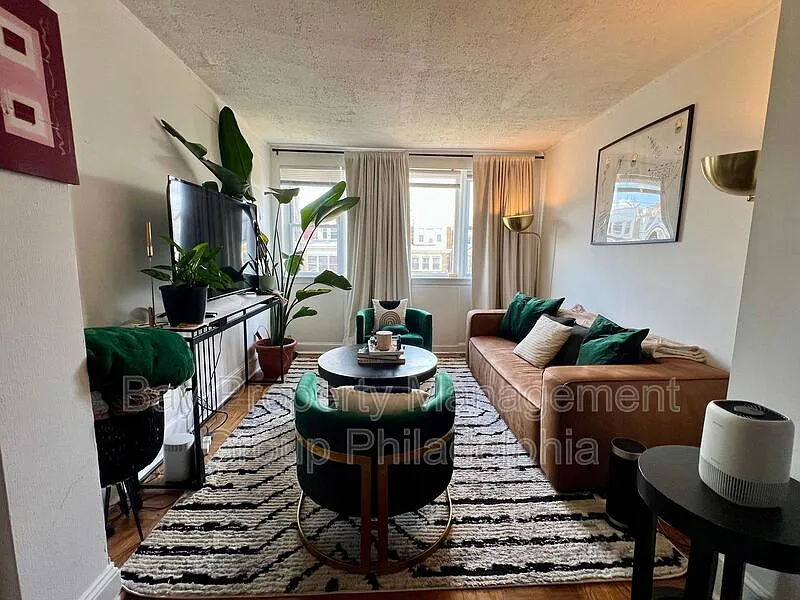 2 bed, 1.0 bath, 1000 sqft, $1,500 — Photo 2