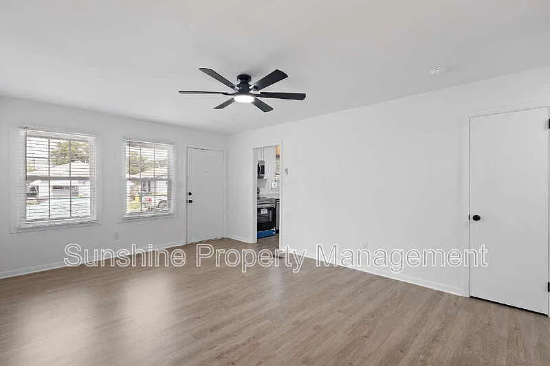 3 bed, 2.0 bath, 1100 sqft, $1,800 — Photo 3